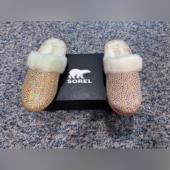 Sorel Iridescent Leopard Slippers with Fuzzy Lining - Picture 1 of 6